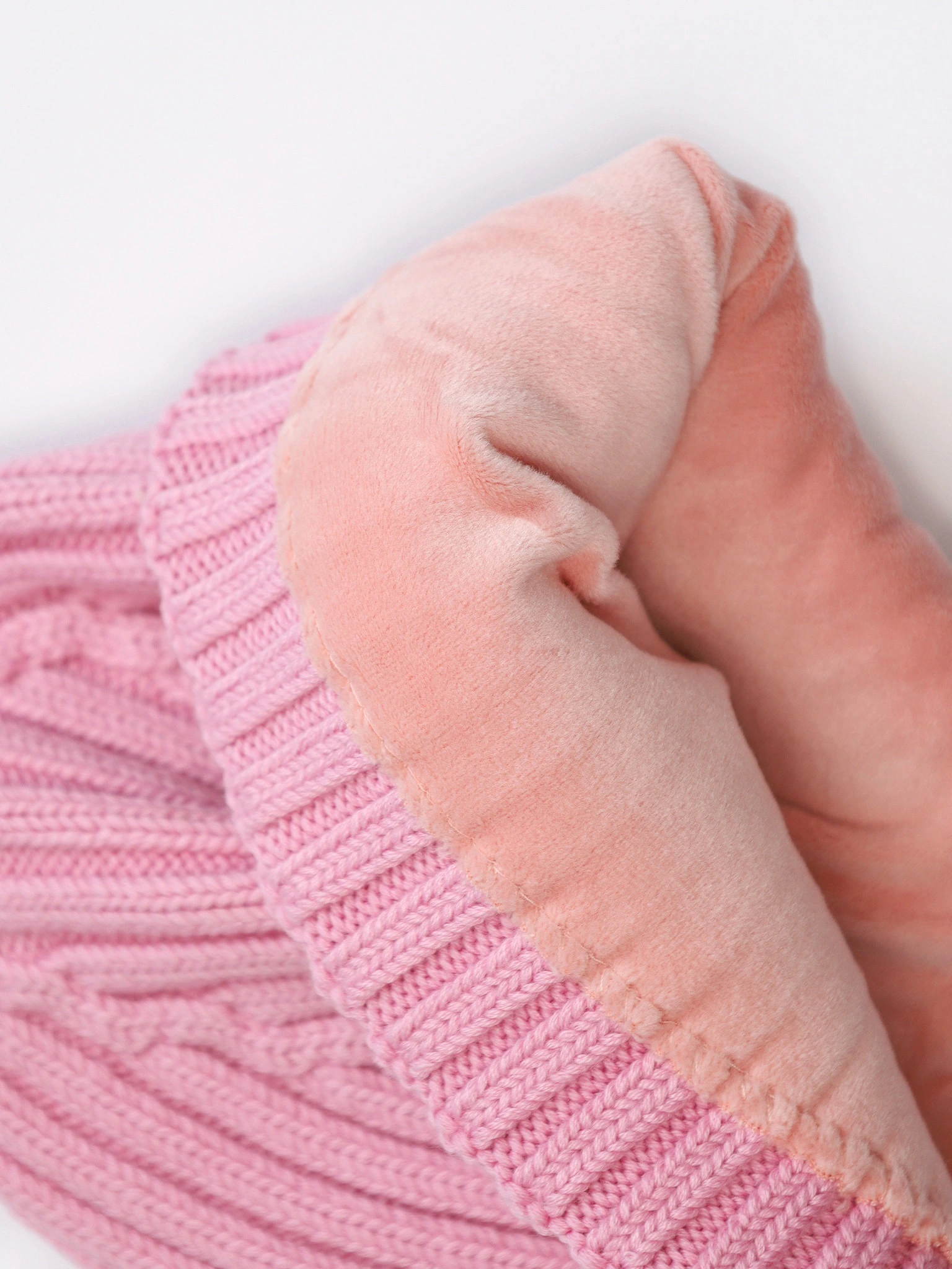 Шапка-бини из смесовой вискозы с отворотом на подкладе в ассортименте